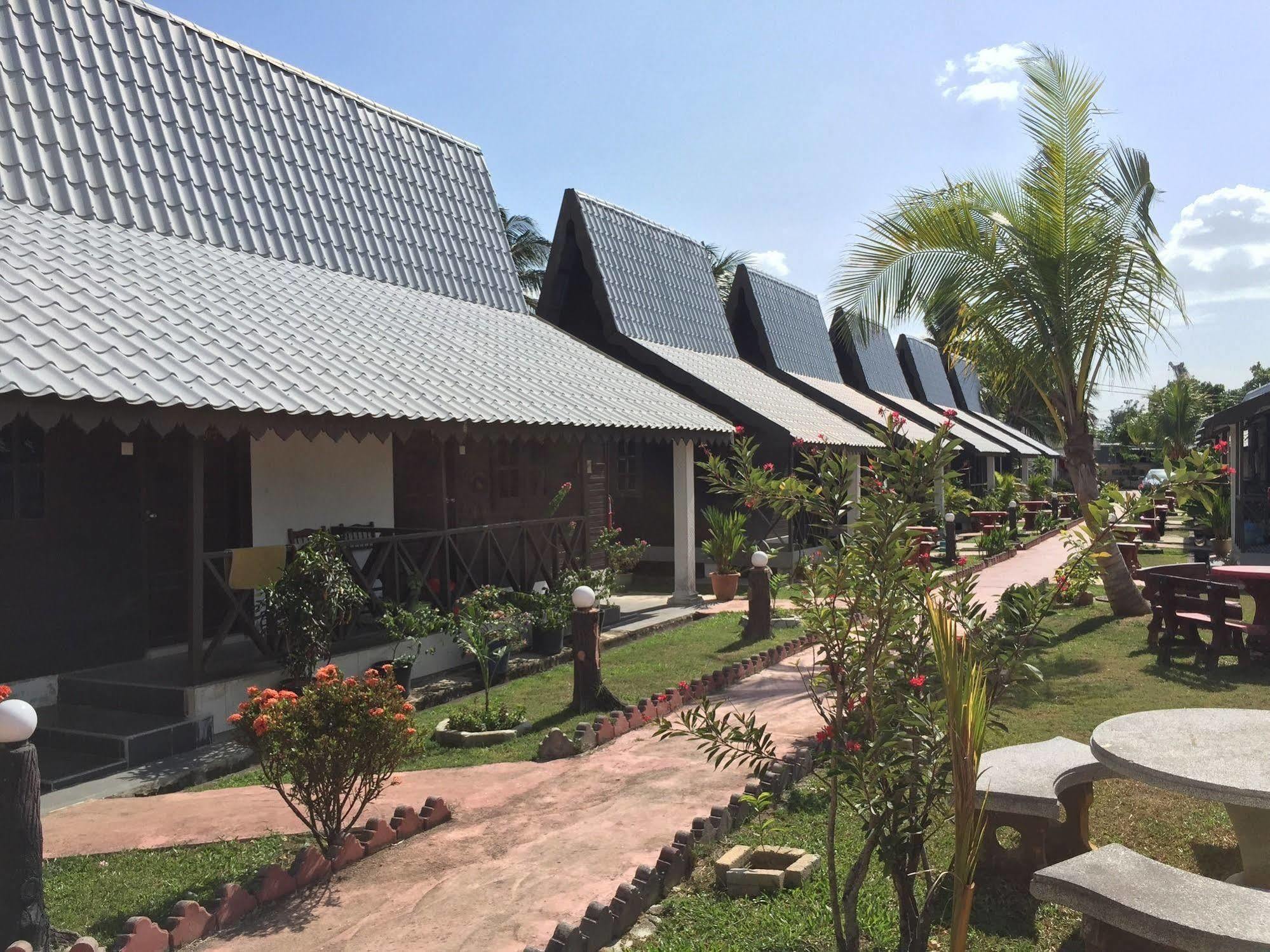 Rasa Senang Villa -Islam Guest Only Pantai Cenang  Exterior foto