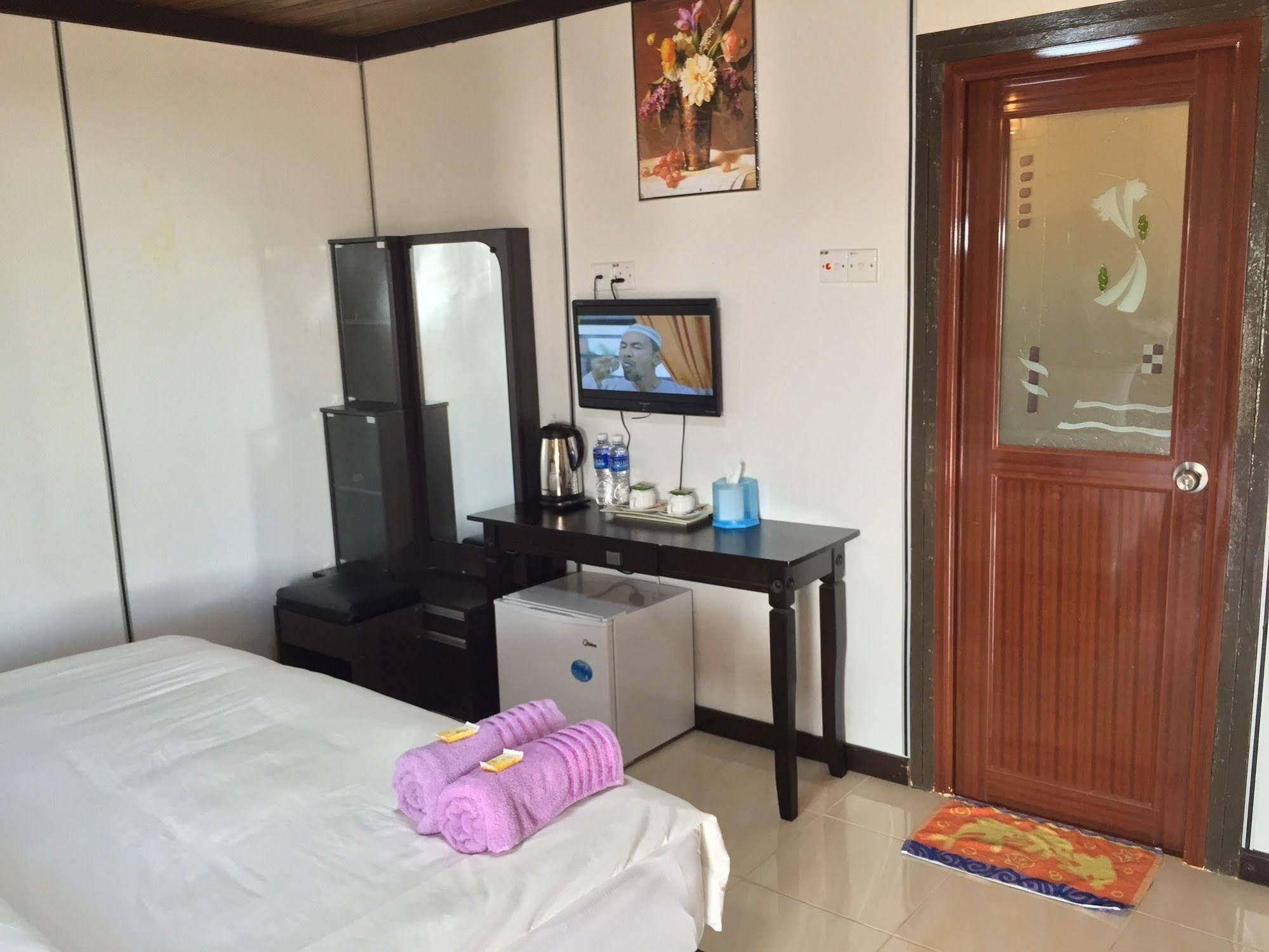Rasa Senang Villa -Islam Guest Only Pantai Cenang  Exterior foto